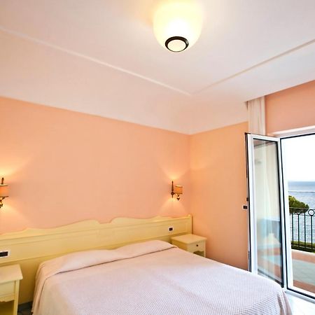 Hotel Terme Alexander Ischia Kültér fotó