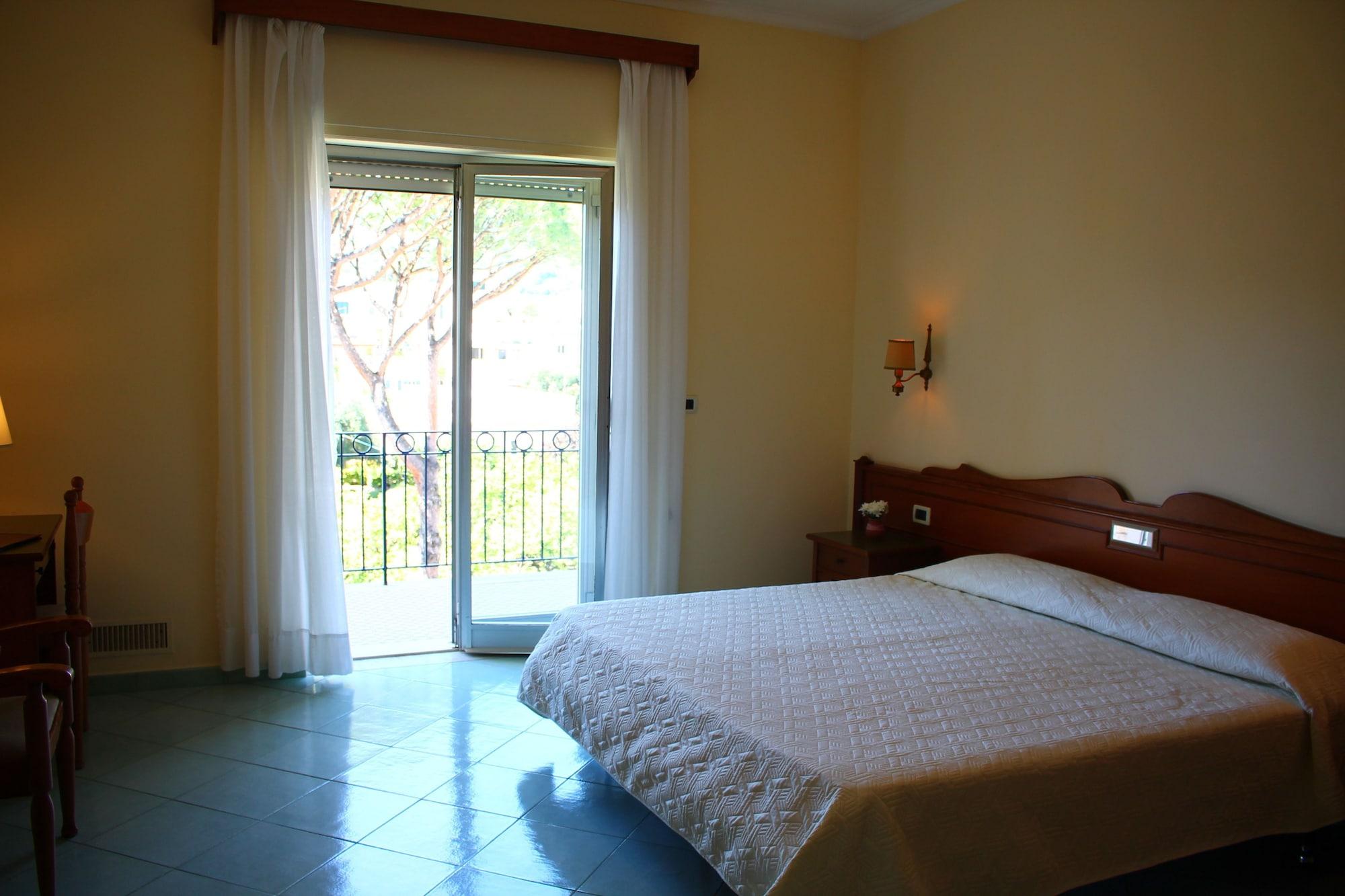 Hotel Terme Alexander Ischia Kültér fotó