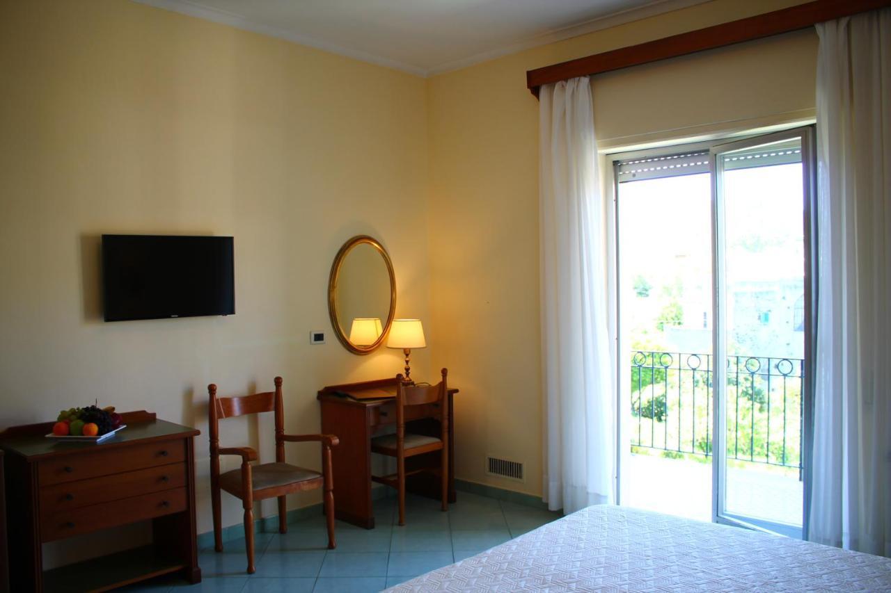 Hotel Terme Alexander Ischia Kültér fotó