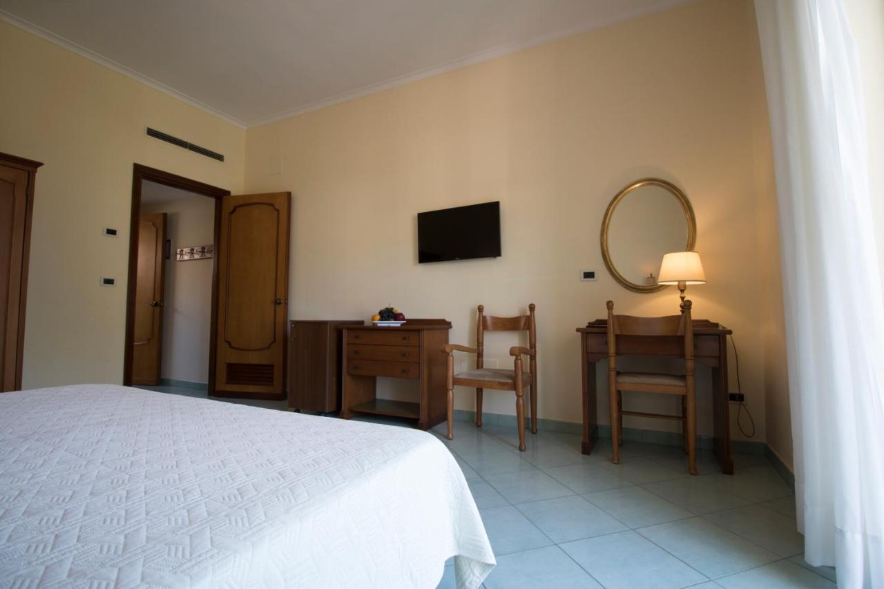 Hotel Terme Alexander Ischia Kültér fotó